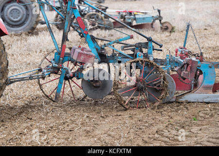 Oldtimer Traktor Pflügen Wettbewerb auf Fairford, Faringdon, Filkins und Burford Pflügen Gesellschaft zeigen. Lechlade an der Themse, Gloucestershire, VEREINIGTES KÖNIGREICH Stockfoto