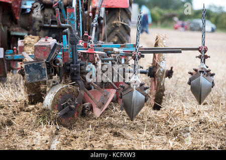 Oldtimer Traktor Pflügen Wettbewerb auf Fairford, Faringdon, Filkins und Burford Pflügen Gesellschaft zeigen. Lechlade an der Themse, Gloucestershire, VEREINIGTES KÖNIGREICH Stockfoto