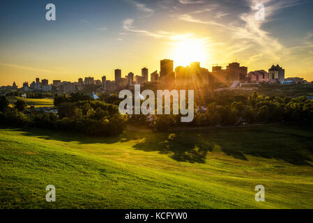 Sonnenuntergang über Edmonton Downtown, Kanada Stockfoto