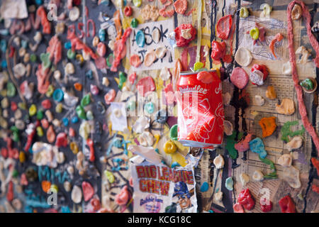 Post Gasse Kaugummi Wand in der Nähe von Public Market Center Farmers Market in Seattle, Washington Stockfoto