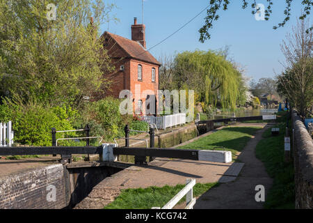 Canal boating Copredy Lock Oxford Canal Oxfordshire England Stockfoto