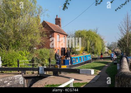 Canal boating Copredy Lock Oxford Canal Oxfordshire England Stockfoto