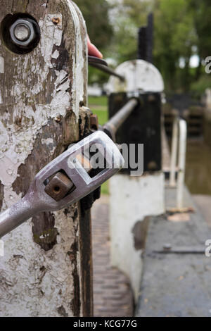 Taste Lock griff Ankerwinsch canal boating Oxford Canal Oxfordshire England Stockfoto