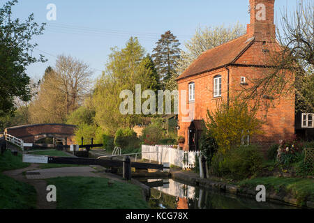 Canal boating Copredy Lock Oxford Canal Oxfordshire England Stockfoto