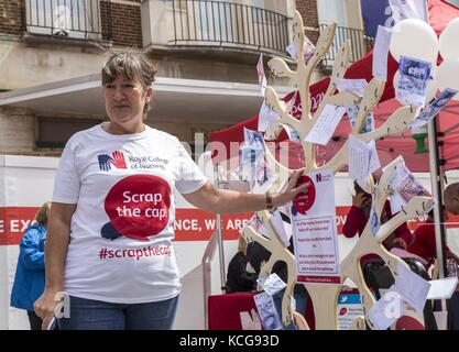 Krankenschwestern Manning der Schrott der GAP RCN stand in Exeter Juli 17. Stockfoto