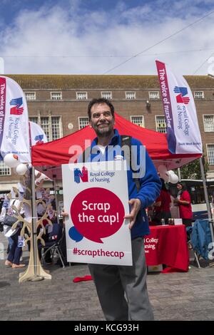 Krankenschwestern Manning der Schrott der GAP RCN stand in Exeter Juli 17. Stockfoto