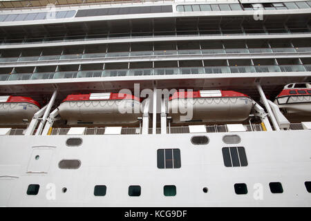 Leben Boote auf der Norwegian Pearl Kreuzfahrtschiff Stockfoto