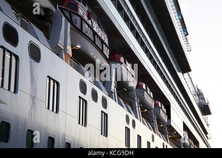 Leben Boote auf der Norwegian Pearl Kreuzfahrtschiff Stockfoto