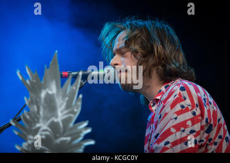 Die amerikanischen experimentellen pop band Yeasayer führt ein Live Konzert in der norwegischen Musik Festival Bergenfest 2016. Hier Sänger, Songwriter und Musiker Chris Keating ist live auf der Bühne gesehen. Norwegen, 15/06 2016. Stockfoto