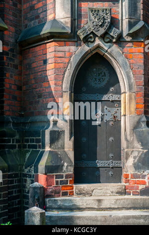 Seite Eingang der Kirche. St. Erzengel Michael, Wroclaw, Polen. Stockfoto