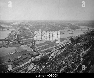 Vereinigte Staaten von Amerika, angesichts der großen Industriestadt Pittsburgh im Bundesstaat Pennsylvania auf der Flüsse Monongahela und Allegheny, digital verbesserte Reproduktion einer historischen Foto aus dem (geschätzten) Jahr 1899 Stockfoto