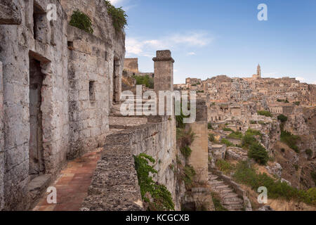 Die Sassi von Matera vom Sasso Caveoso, Matera, Basilikata, Italien gesehen. Stockfoto