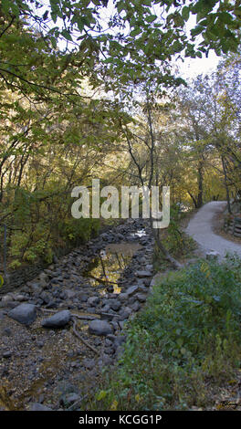 Ein ausgetrockneter minnehaha Creek in Minneapolis, Minnesota. Stockfoto