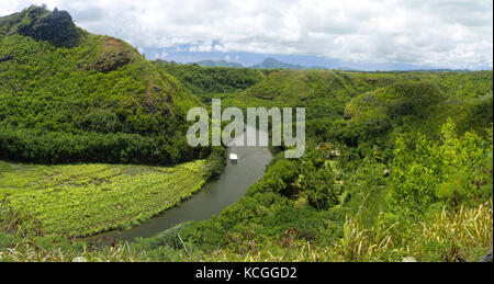 Blick auf den wailua Fluß und Leute, Kajak, in der Nähe von Lihue, Kauai, Hawaii, USA. Stockfoto
