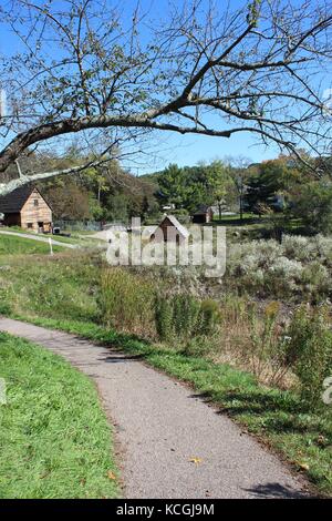 Gemütliche Hütte im Wald in der nordatlantischen New England Region von Massachusetts Stockfoto