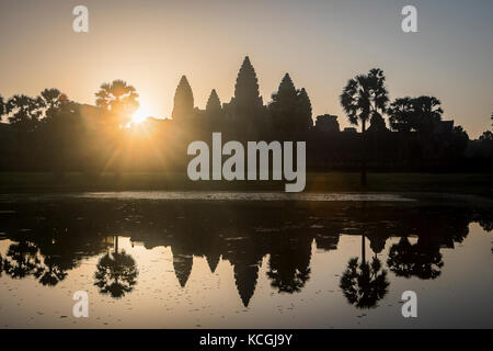 Sonnenaufgang, in Angkor Wat, Siem Reap, Kambodscha Stockfoto