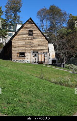 Gemütliche Hütte im Wald im Nordatlantik new england Region Massachusetts entfernt Stockfoto