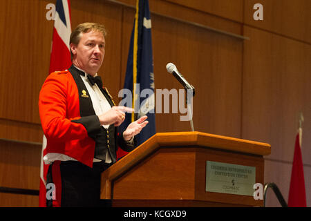 British Army LT. Col. Scott Spencer, Kommandant der Royal Monmouthshire Royal Engineers (Miliz), spricht bei der South Carolina Army National Guard Ingenieur-Schlossrallye in Columbia, S.C., 26. August 2017. Spencer war Gastredner bei der Schlossrallye. (USA Air National Guard Foto von Tech. Sgt. Jorge Intriago) Stockfoto