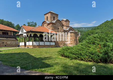 Erstaunliche Ansicht der Kirche in Poganovo Kloster des heiligen Johannes der Theologe, Serbien Stockfoto