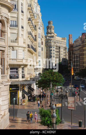 Stadt Valencia Spanien, Blick nach Norden von der Plaza del Ayuntamiento in Richtung der Carrer San Vicente Martir im Zentrum der Stadt Valencia, Spanien. Stockfoto