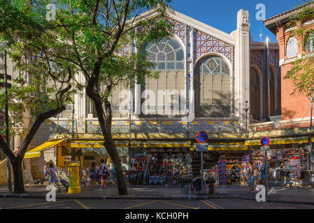 Markt Valencia Spanien, mit Blick auf die Ostseite der Zentralen Markt Gebäude in der Plaza del Mercado in der Altstadt von Valencia, Spanien. Stockfoto