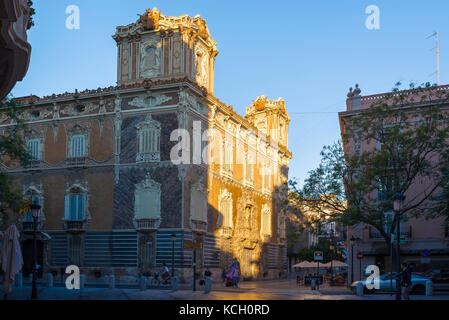 Valencia Keramik Museum, mit Blick auf den Palacio del Marques de Dos Aguas in dem heute das Museo Nacional de Ceramica im Zentrum von Valencia, Spanien. Stockfoto