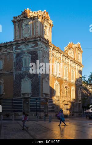 Keramik Museum Valencia, mit Blick auf den Palacio del Marques de Dos Aguas in dem heute das Museo Nacional de Ceramica im Zentrum von Valencia, Spanien. Stockfoto