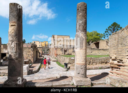 Römische Ruinen in Herculaneum (Ercolano) vom Vestibolo della Palestra, Neapel, Kampanien, Italien Stockfoto