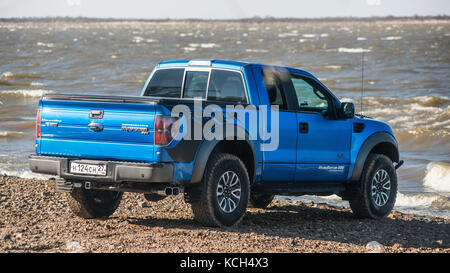 Chabarowsk, Russland - 20. Oktober 2016: Ford F150 Raptor suv ist auf der Straße fahren auf Schmutz. Pickup Stockfoto