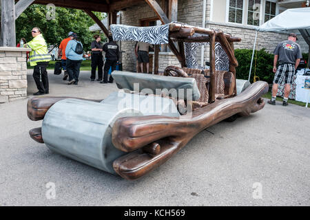 Eine echte Replik der Flintstones Auto in Ausstellung in Fleetwood Land cruize-in-Car Show, plunkett Estate, London, Ontario, Kanada Stockfoto