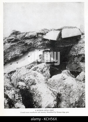 Dieses Foto von kurz nach dem 5. August 1914, zeigt eine ruinierte Lüttich fort während des ersten Weltkrieges hier eine stählerne Turm gestürzt und das Mauerwerk dmonlished der Deutschen Belagerung Waffen gezeigt wird. Am 5. August 1914, die deutsche Armee ihre Angriffe auf die Stadt Lüttich in Belgien, damit die Verletzung der belgischen Neutralität und Beginn der ersten Schlacht des Ersten Weltkriegs. Stockfoto