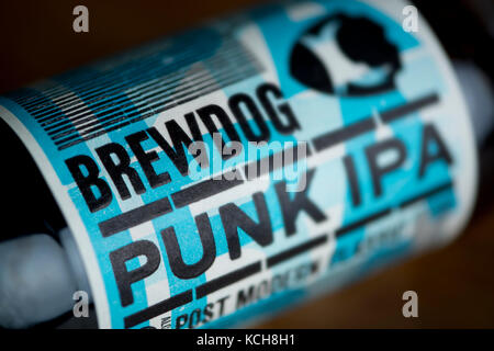 Eine Nahaufnahme von einer Flasche Punk IPA von der Schottischen gebraut gegründete Brauerei BrewDog (nur redaktionelle Nutzung). Stockfoto