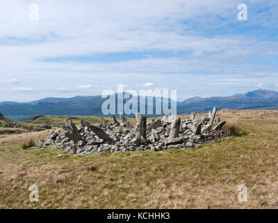 Bryn Cader Faner, eine Bronzezeitliche runde Cairn liegt östlich der kleinen Weiler von Talsarnau im Norden des Snowdonia Rhinog Mountains Stockfoto