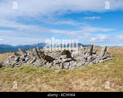 Bryn Cader Faner, eine Bronzezeitliche runde Cairn liegt östlich der kleinen Weiler von Talsarnau im Norden des Snowdonia Rhinog Mountains Stockfoto