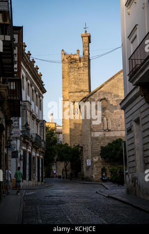 Turm der Kirche San Dionisio in Jerez de la Frontera, Andalusien, Spanien Stockfoto