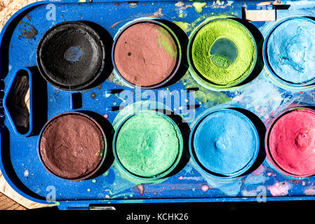 Verwendet Aquarelle Palette, Details der schmutzigen Aquarelle palette Stockfoto