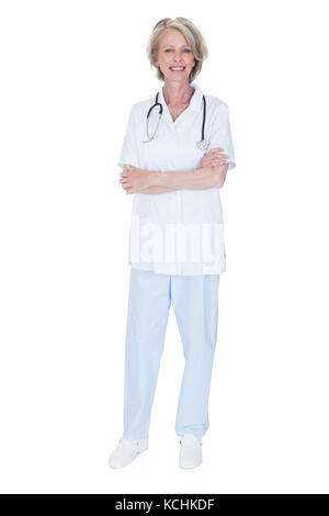 Porträt von glücklich Reife Frau Doktor Isolated Over White Background Stockfoto