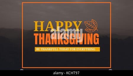 Digital composite von Happy Thanksgiving Text mit nebligen Berge im Hintergrund Stockfoto