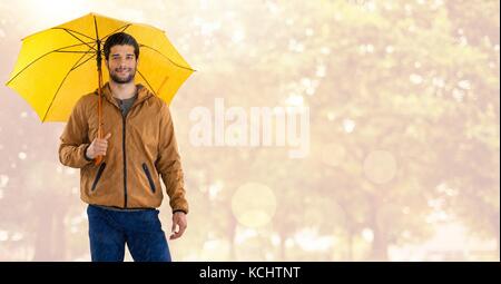 Digital composite der Mann im Herbst mit Regenschirm in hellen Wald Stockfoto