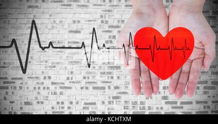 Digital composite der Herzschlag über Hände herzen Holding Stockfoto