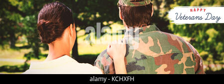 Ansicht der Rückseite des Soldat und Frau gegen Logo für Veteranen Tag in Amerika Stockfoto