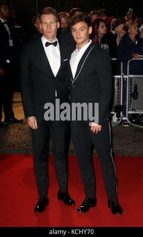 Sep 05, 2017 - Tom Daley und Dustin Lance Black an GQ Männer des Jahres Awards 2017, Tate Modern, London, England, Großbritannien Stockfoto