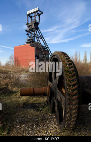 Deutschland, Ruhrgebiet, Bochum-Wattenscheid, Kopfbedeckung des stillgelegten Kohlebergwerks Holland. Deutschland, Ruhrgebiet, Bochum-Wattenscheid, Förderturm der sti Stockfoto