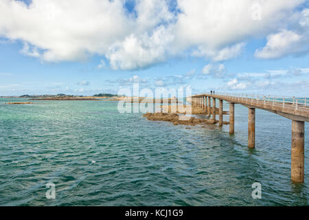 Alte Seebrücke in Roscoff, Département Finistere, Bretagne, Frankreich Stockfoto