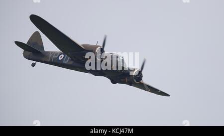 Ein wunderschön restauriertes Bristol Blenheim fliegen an Duxford dieses Flugzeug auch in der Blockbuster Dünkirchen erschienen Stockfoto