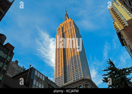 New York City, Bundesstaat New York, Vereinigte Staaten von Amerika. Das Empire State Building Wolkenkratzer. Stockfoto