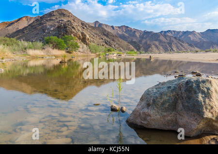 Zusammenfluss von Grand Fish River und Orange River im Süden von Namibia, Südafrika Stockfoto