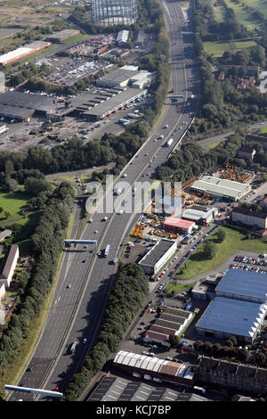 Luftaufnahme von der Ausfahrt 14 der Autobahn M8 östlich von Glasgow, Schottland, Großbritannien Stockfoto