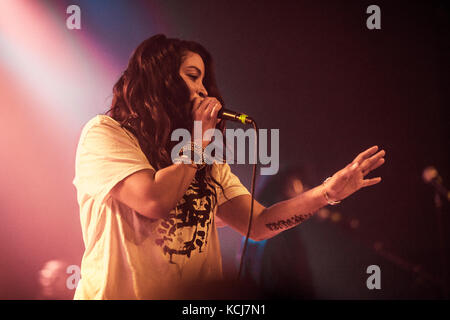 Die amerikanische Jazz-Rap-Gruppe Digable Planets gibt ein Live-Konzert im Pumpehuset in Kopenhagen. Hier ist Rapper und Texter Ladybug Mekka live auf der Bühne zu sehen. Dänemark, 16/11 2016. Stockfoto