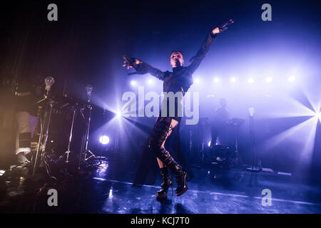 FKA Twigs, die britische Sängerin, Songwriterin und Musikproduzentin, spielt ein Live-Konzert im VEGA in Kopenhagen. Dänemark, 19/10 2014. Stockfoto